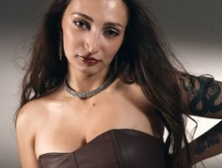 Watch AmiraMartin´s Live Show on BongaCams