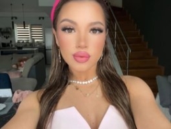 Watch Vesia´s Live Show on BongaCams