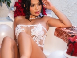 Watch Emilycurtiis´s Live Show on ItsLive