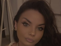 Watch RoxieAnne´s Live Show on BongaCams